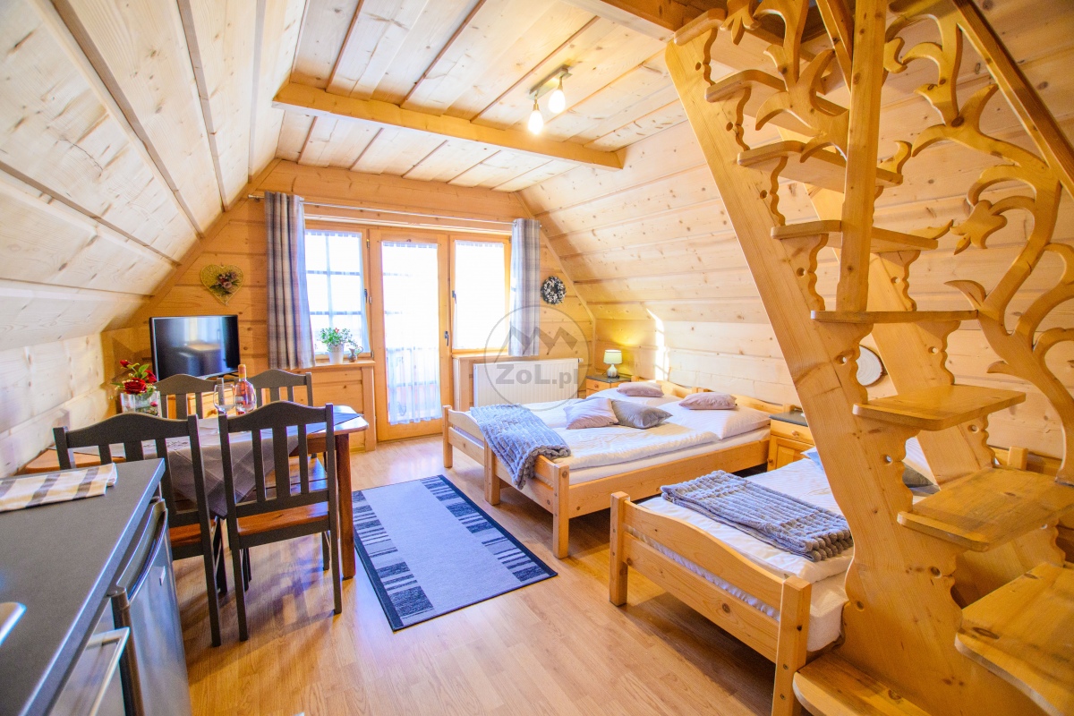 Apartament dwupoziomowy ze schodami